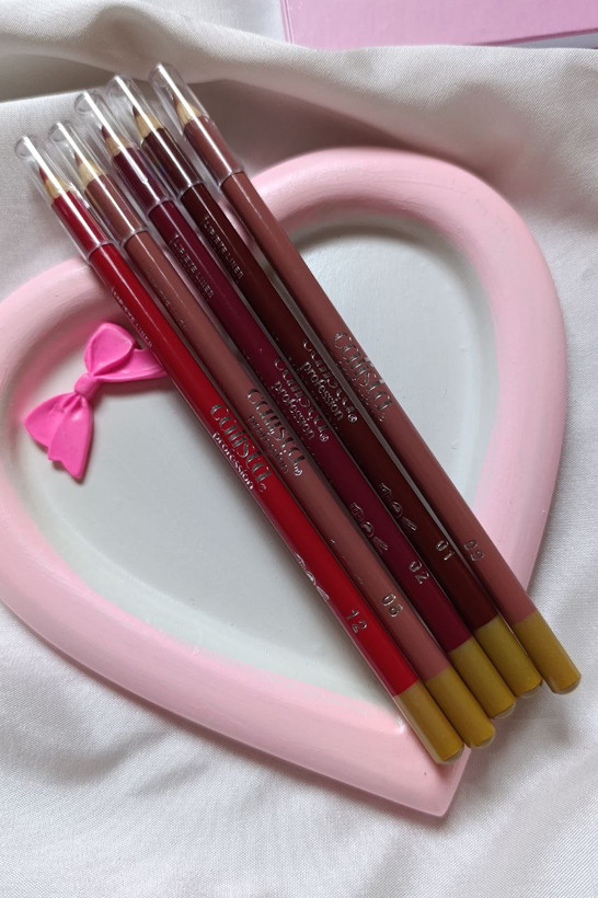 خط لب مخملی و روان برند کالیستا